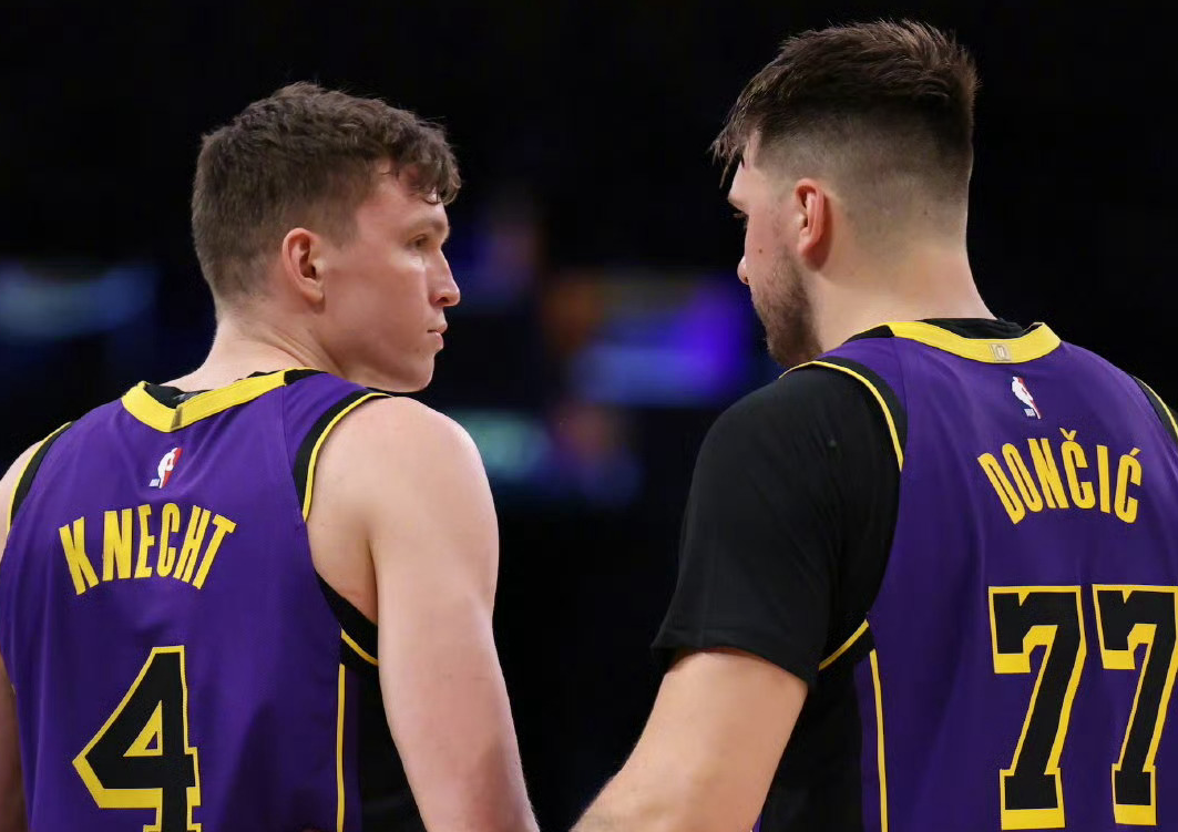 快船碾压猛龙,东契奇带队取胜 快船碾压猛龙,东契奇带队取胜