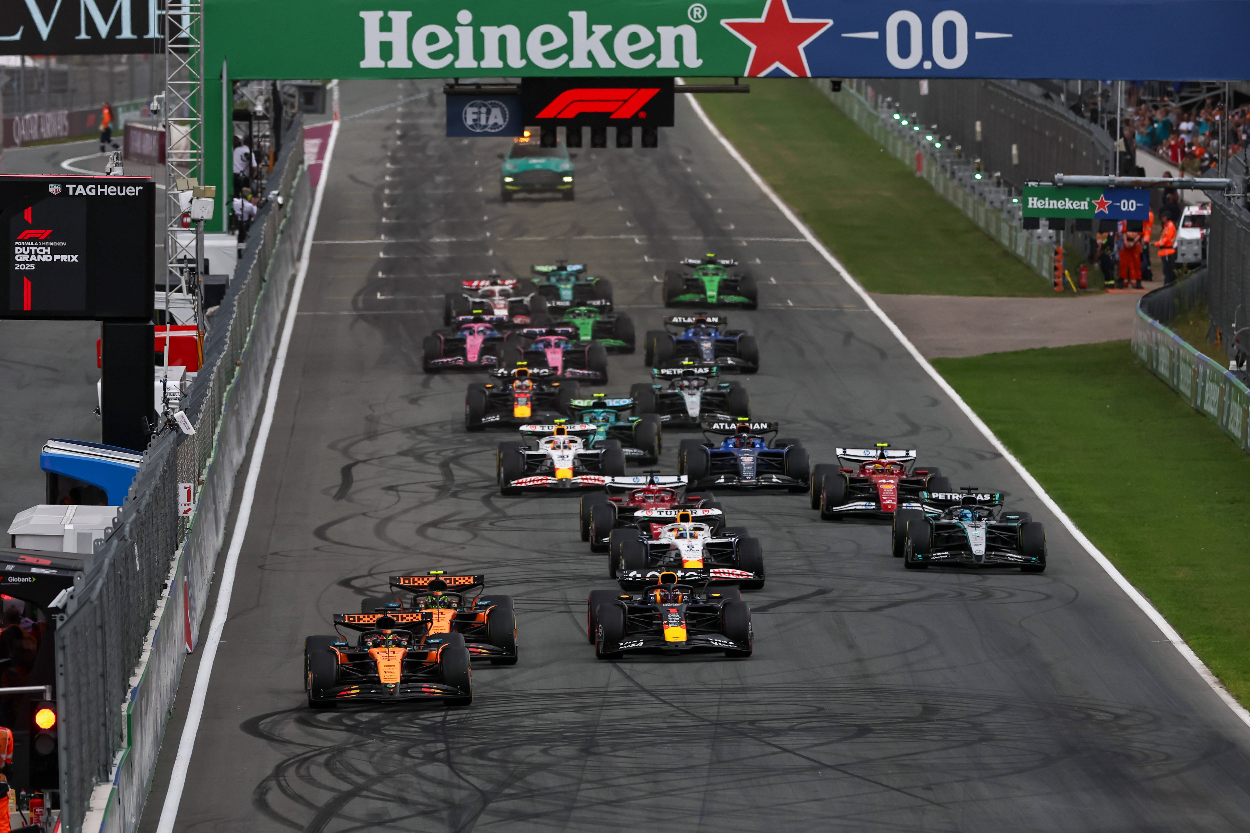 红牛二队完胜法拉利，皮亚斯特里高光表现