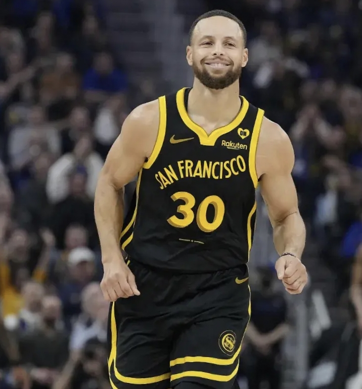 雷霆完胜新疆队,库里状态火热 雷霆完胜新疆队,库里状态火热