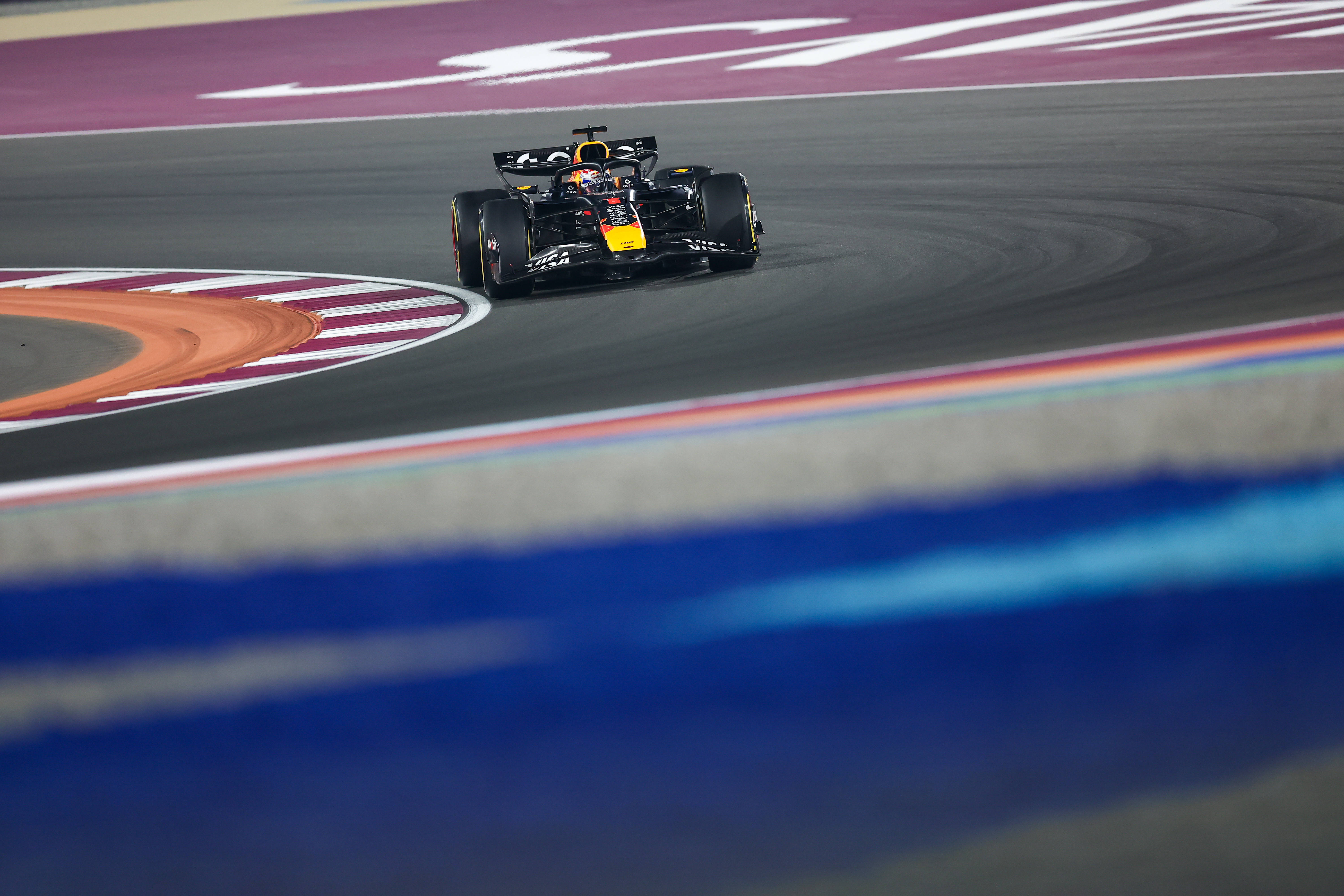 雷诺车队轻取梅赛德斯,维斯塔潘刷新纪录 雷诺车队轻取梅赛德斯,维斯塔潘刷新纪录