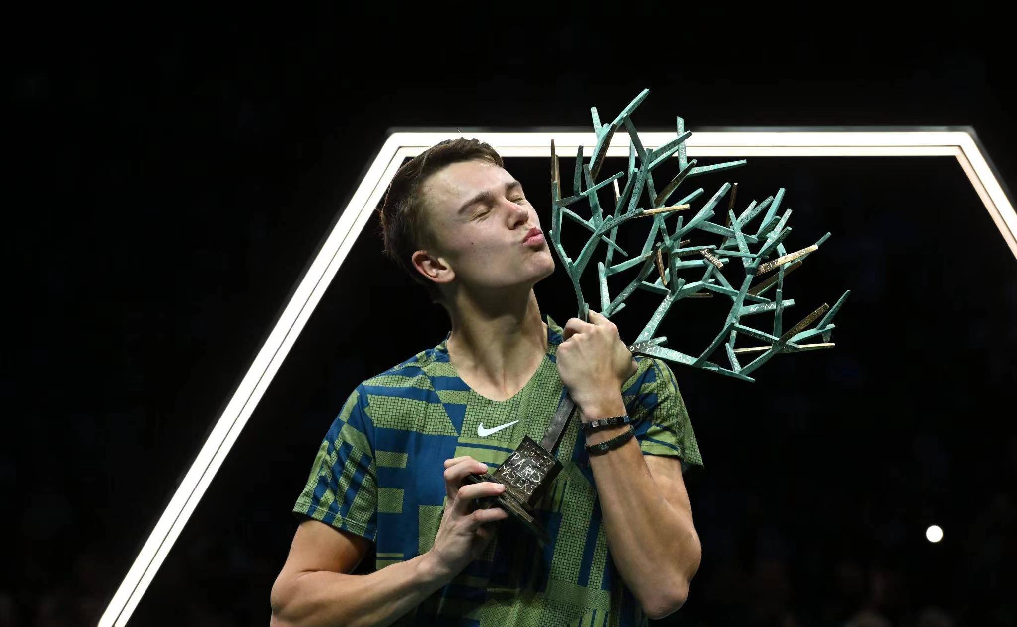 丹麦逆转巴黎，戈麦斯高光表现